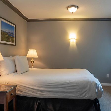 Tiki Shores Inn & Suites Penticton Extérieur photo