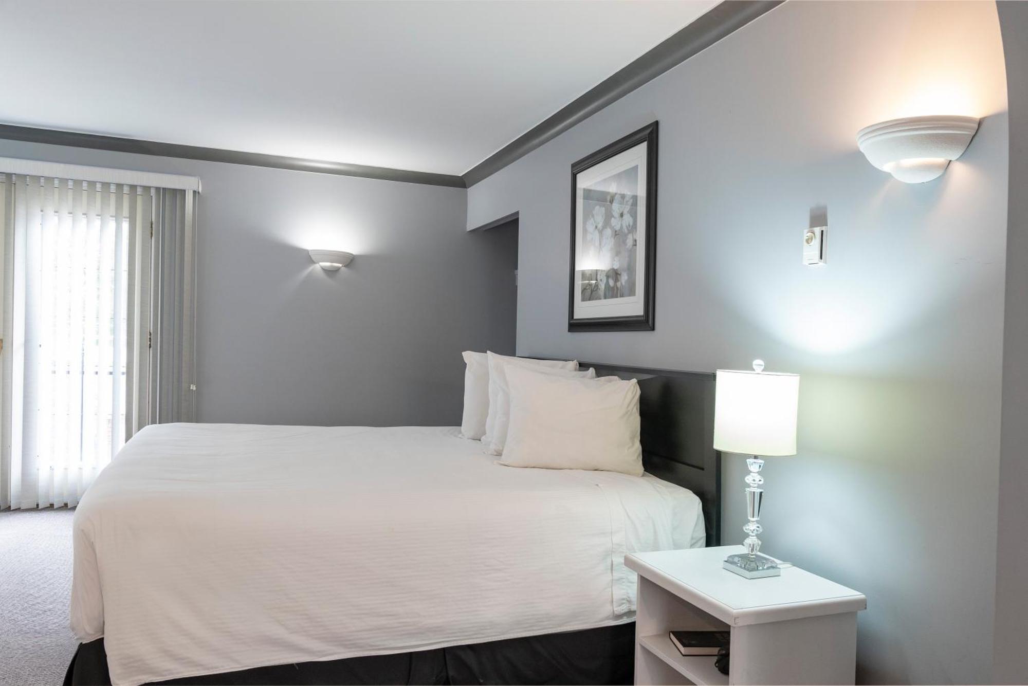 Tiki Shores Inn & Suites Penticton Extérieur photo