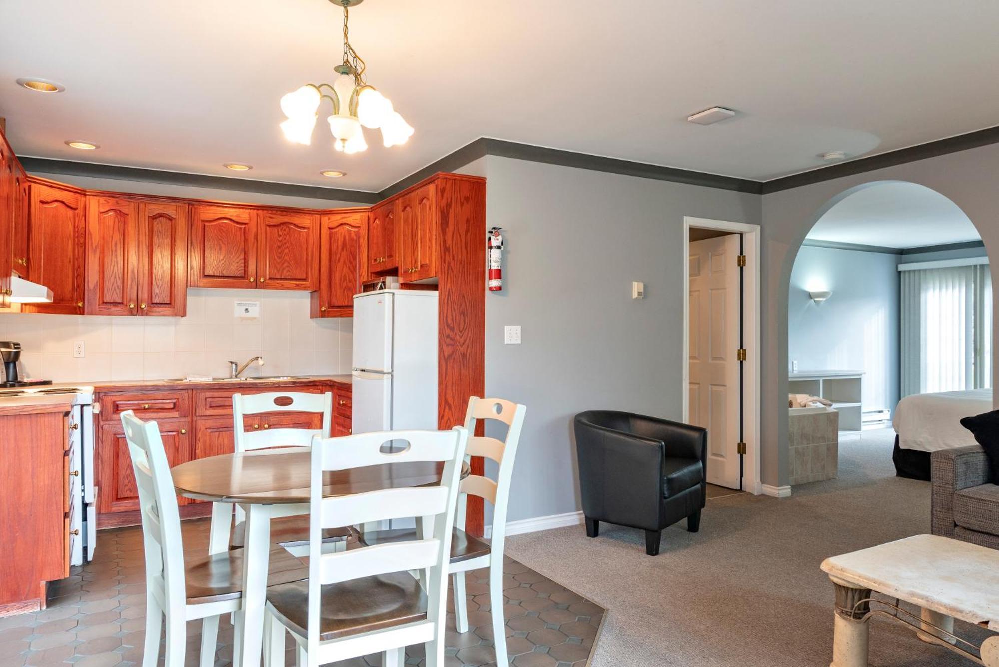 Tiki Shores Inn & Suites Penticton Extérieur photo