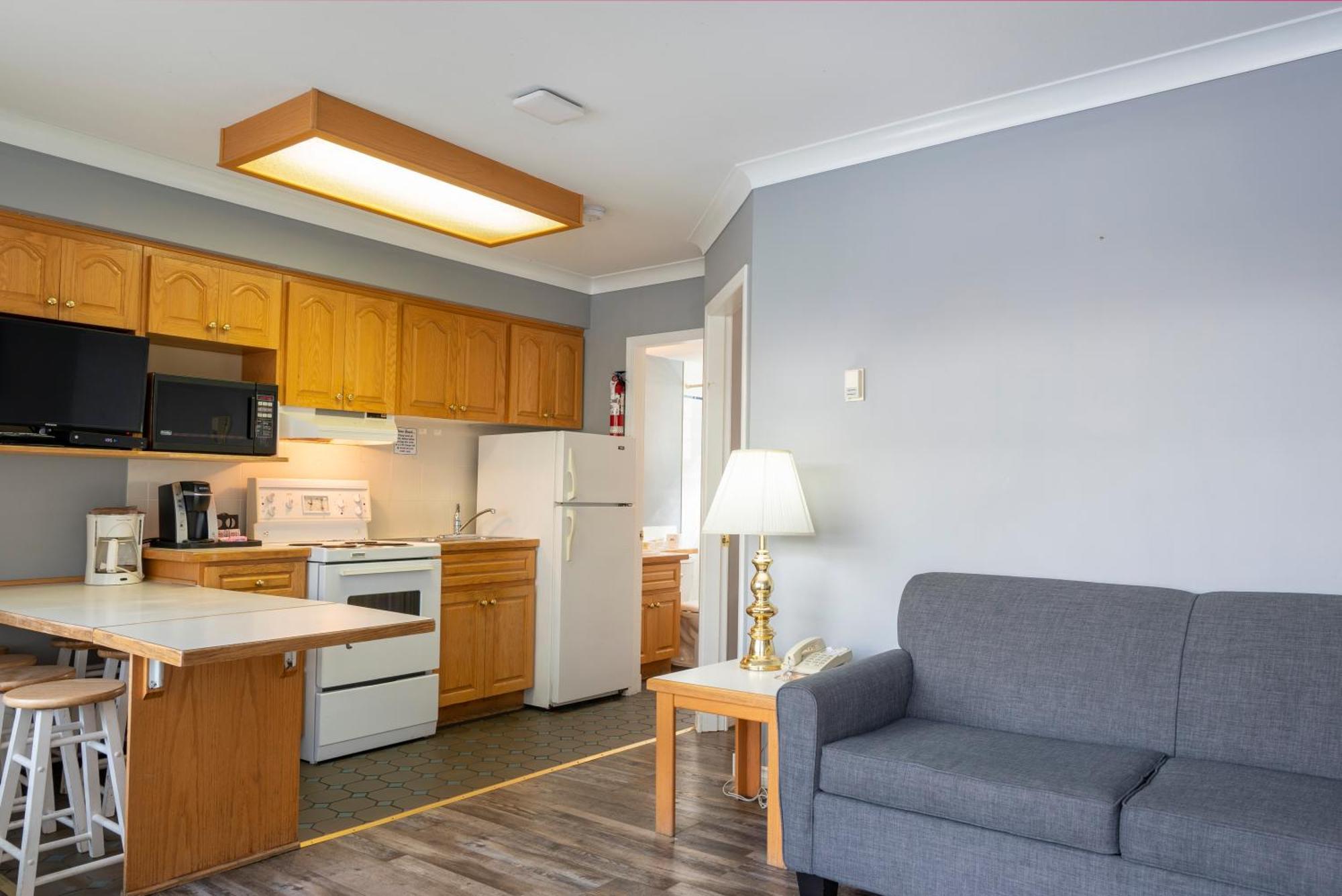 Tiki Shores Inn & Suites Penticton Extérieur photo