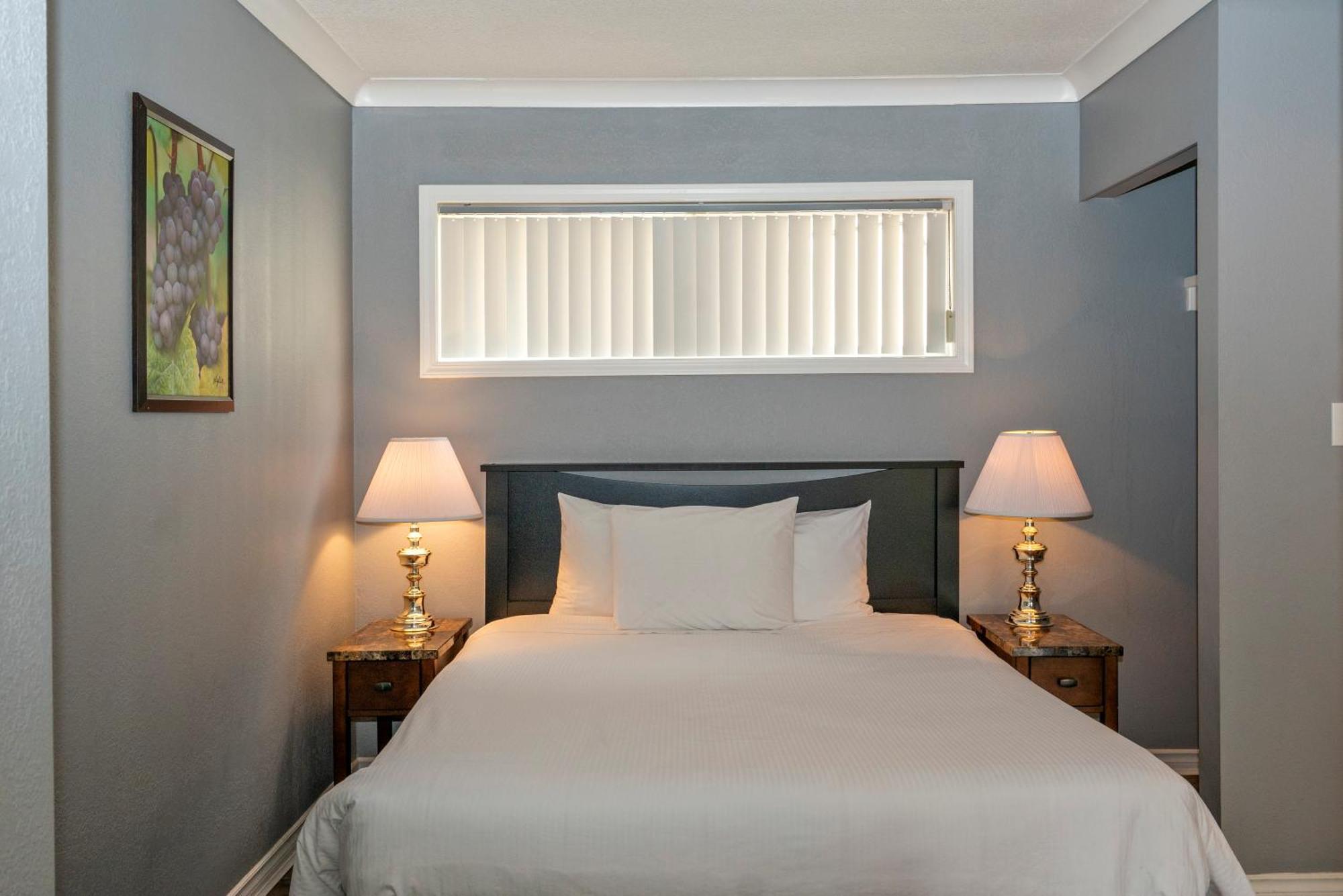 Tiki Shores Inn & Suites Penticton Extérieur photo