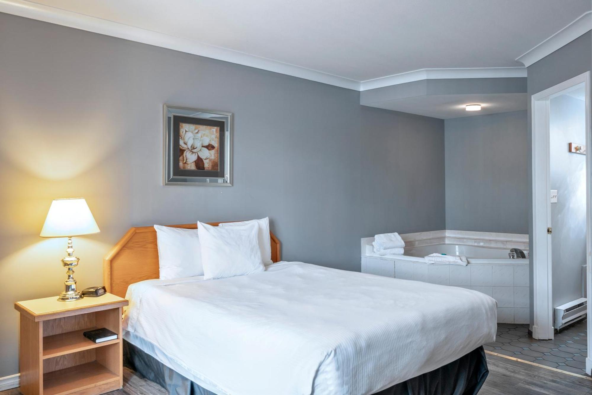 Tiki Shores Inn & Suites Penticton Extérieur photo