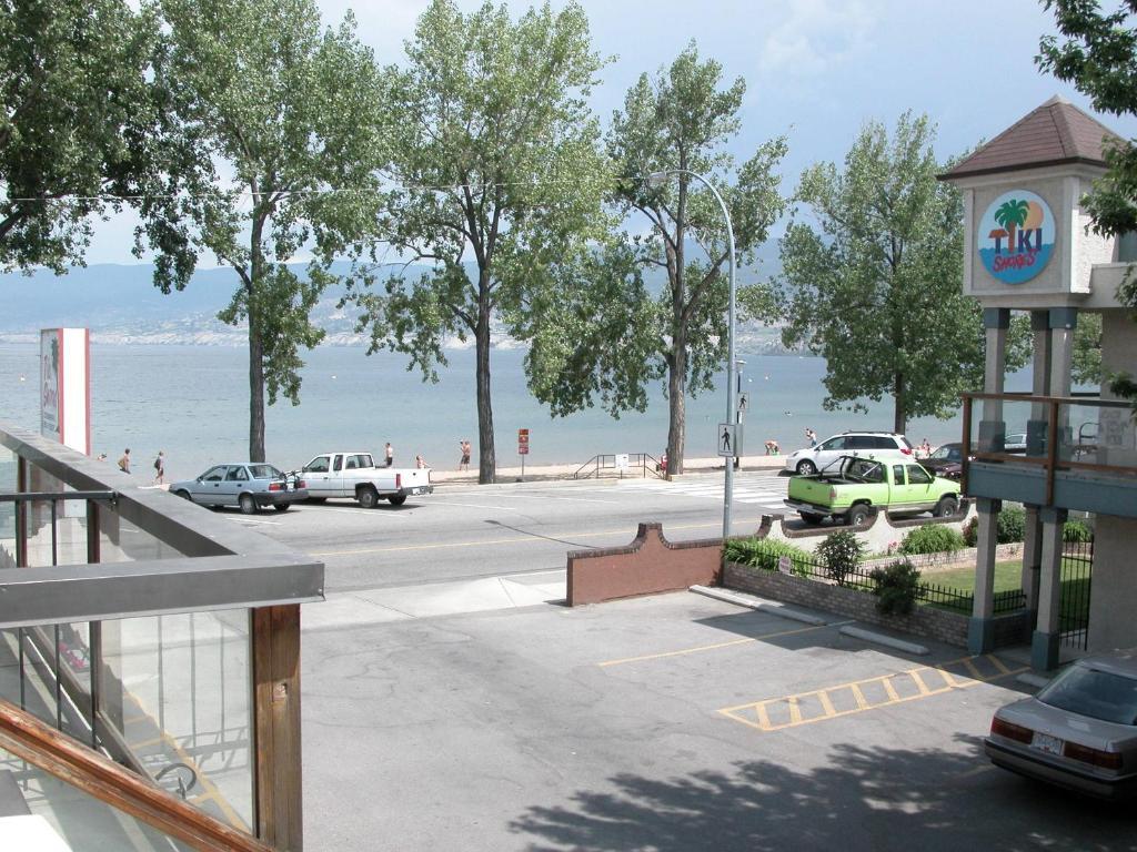 Tiki Shores Inn & Suites Penticton Extérieur photo
