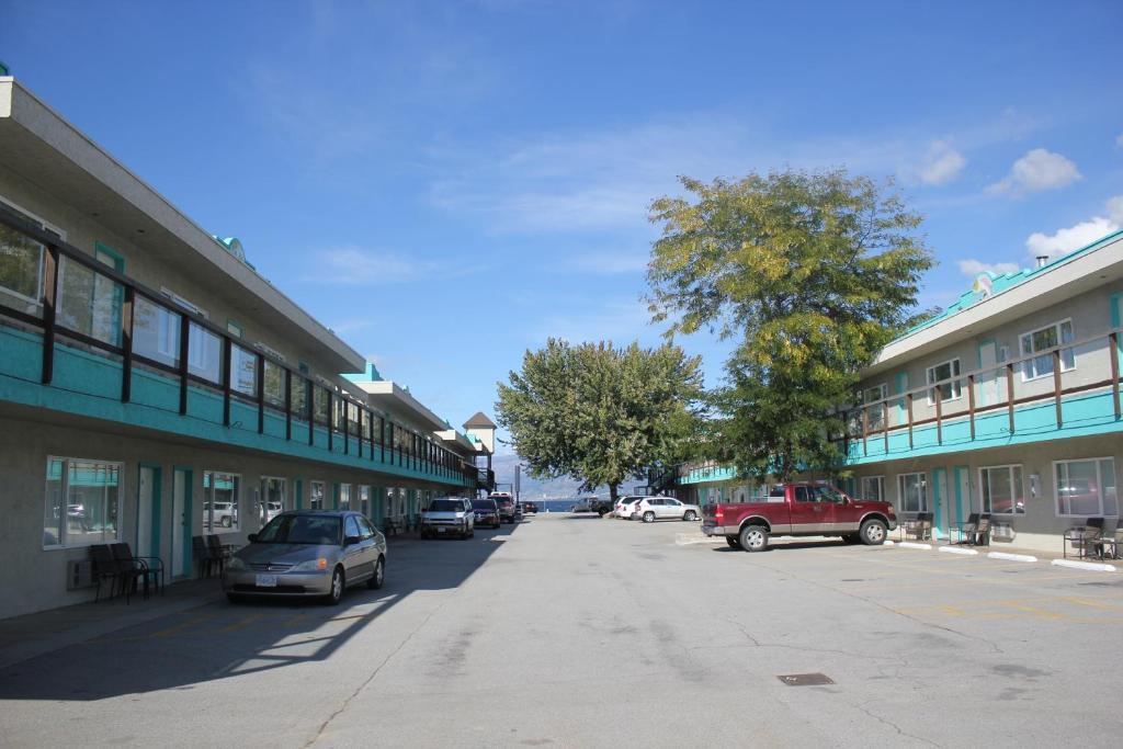 Tiki Shores Inn & Suites Penticton Extérieur photo