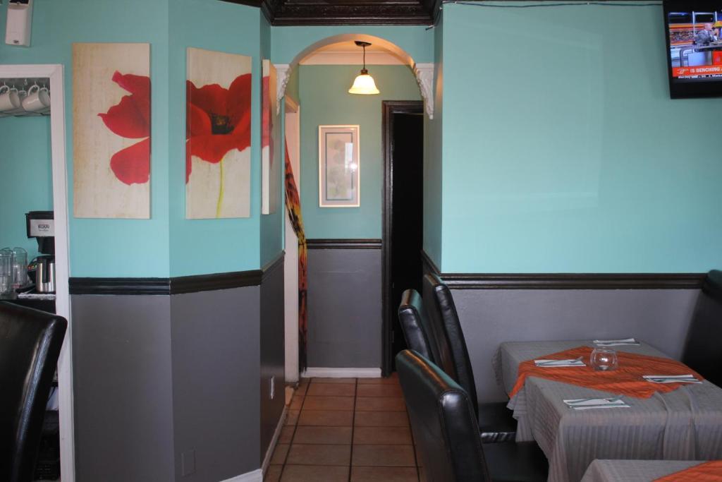 Tiki Shores Inn & Suites Penticton Extérieur photo