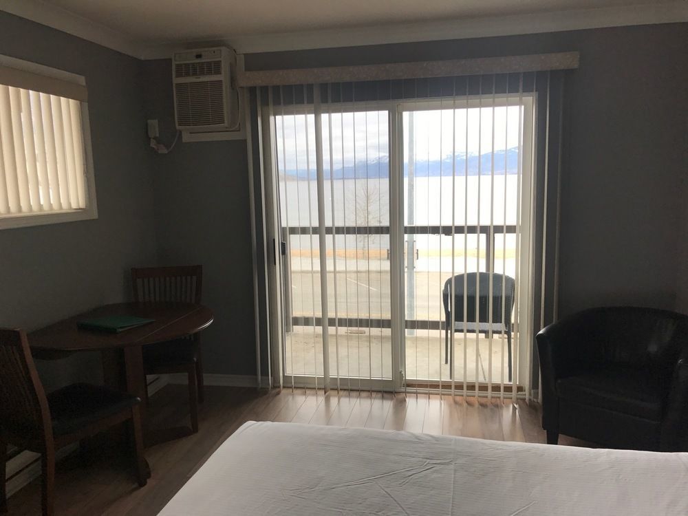 Tiki Shores Inn & Suites Penticton Extérieur photo