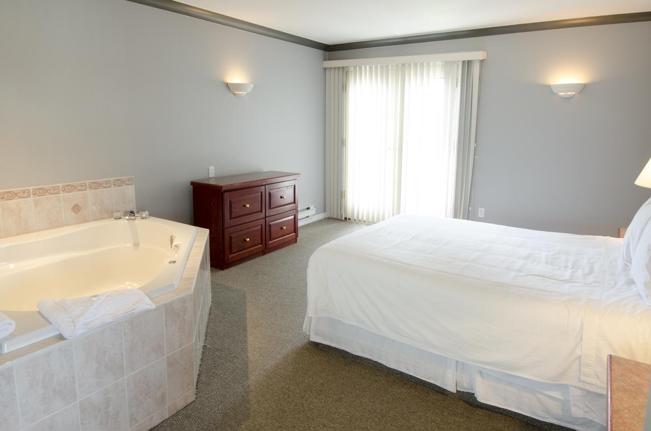 Tiki Shores Inn & Suites Penticton Extérieur photo