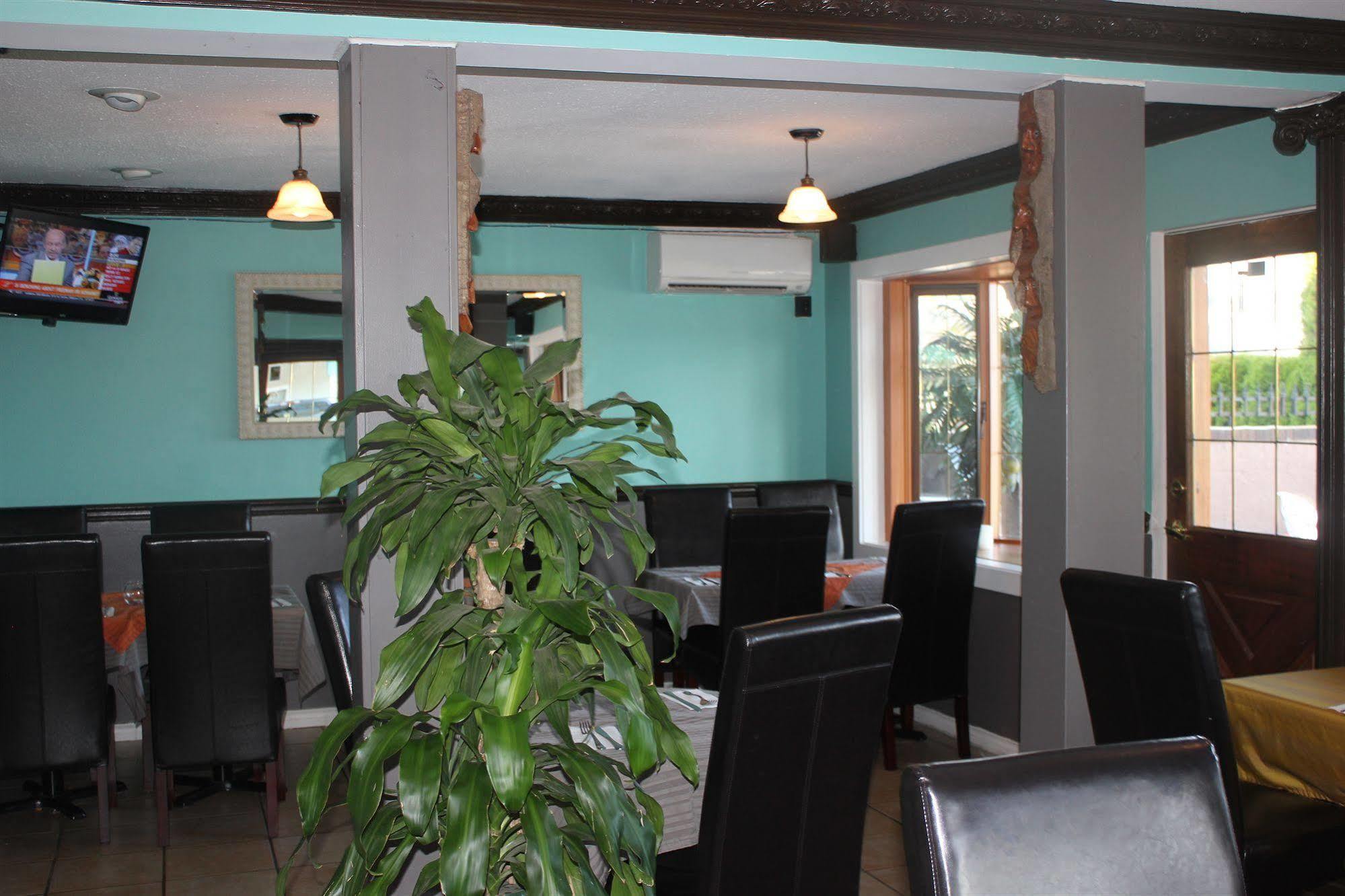 Tiki Shores Inn & Suites Penticton Extérieur photo
