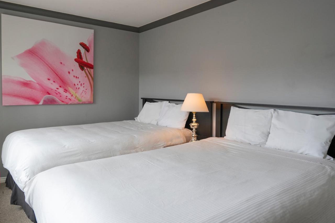 Tiki Shores Inn & Suites Penticton Extérieur photo