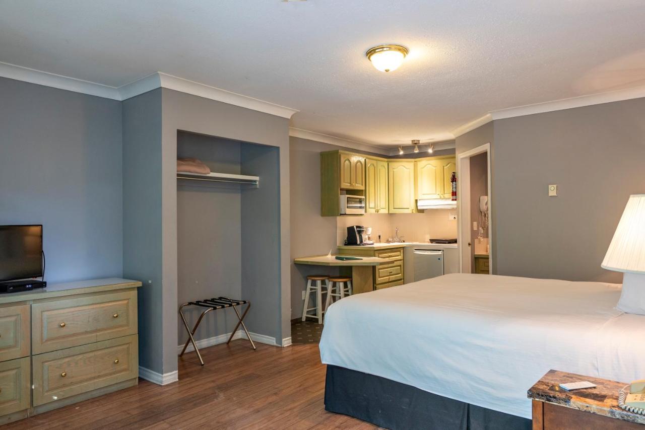 Tiki Shores Inn & Suites Penticton Extérieur photo