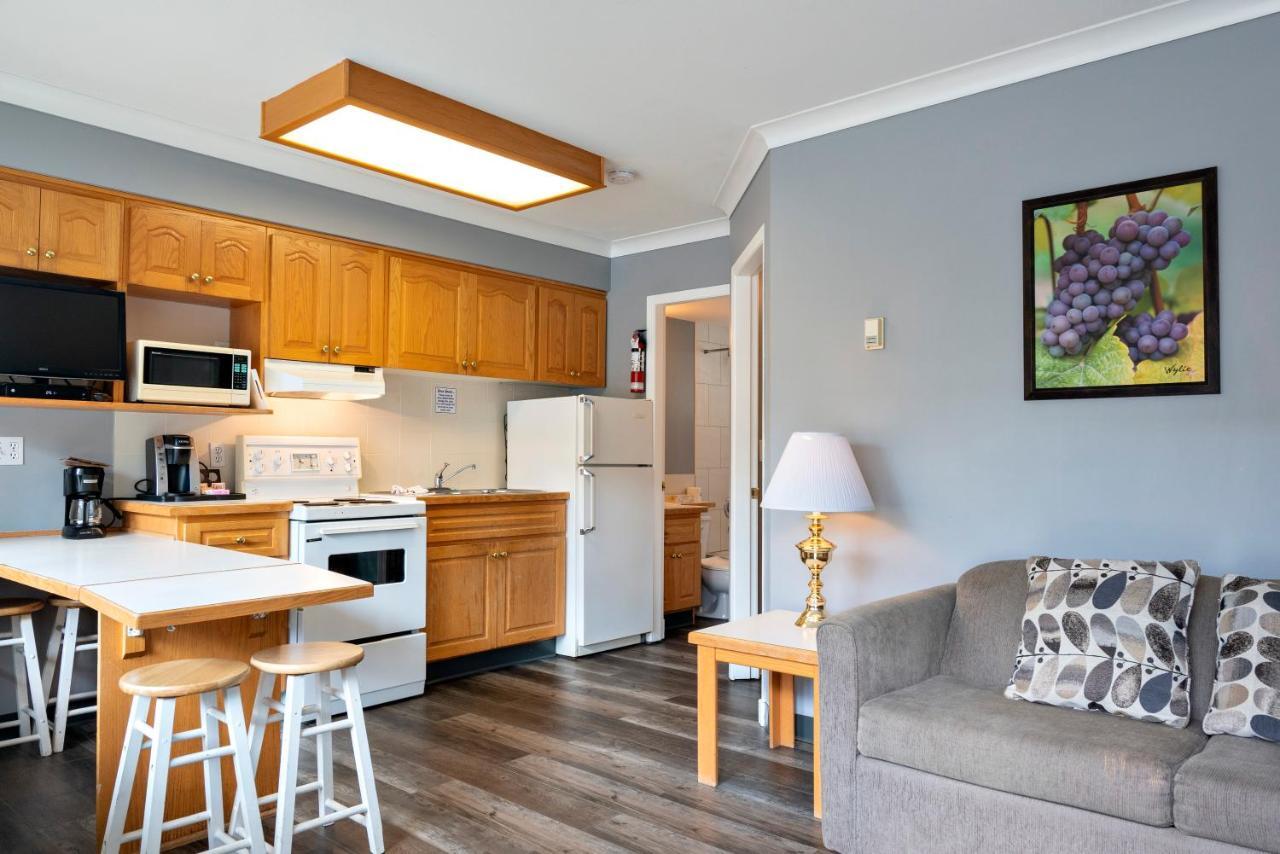 Tiki Shores Inn & Suites Penticton Extérieur photo